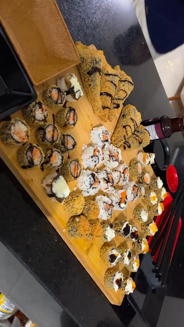 Cantora, videomaker, social media, marketing, cozinheira, sushiman