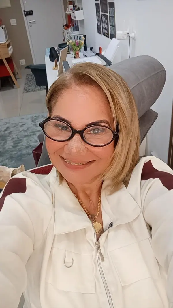 Terapeuta, Formadora e Especialista em Leitura Corporal e Testes.