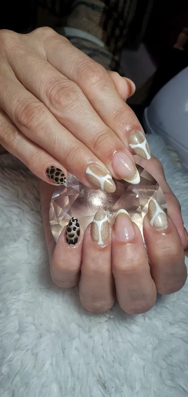 Alongamento de unhas em fibra
