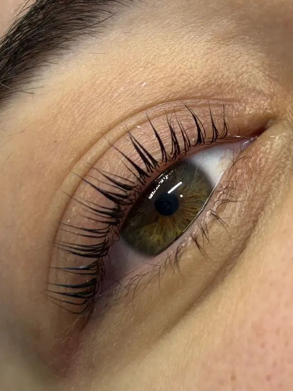 Beauty designer! Faço cílios que duram + de 30 dias, sobrancelhas e outros.