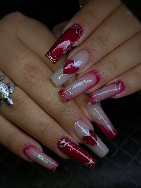 Designer de sobrancelhas, esmaltação em gel, alongamento de unhas, postiça realista, manicure e pedicure tradicional