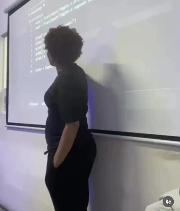 Aulas de informática, programação e Power BI