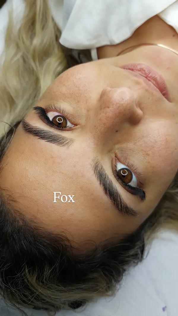 Extensão de Cílios, Brow Lamination, Design de Sobrancelhas e Lash Lifting